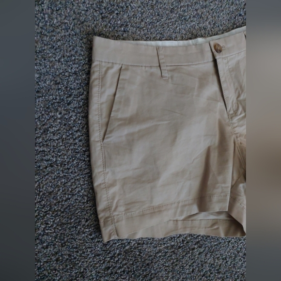 Old Navy Khaki Everyday Shorts Sz 6 Casual Minimalist Outdoors - Picture 2 of 6